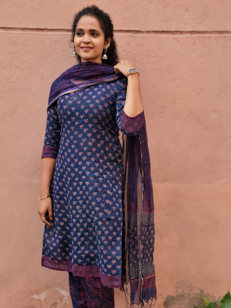 Neelanjali Lotus Kota Suit
