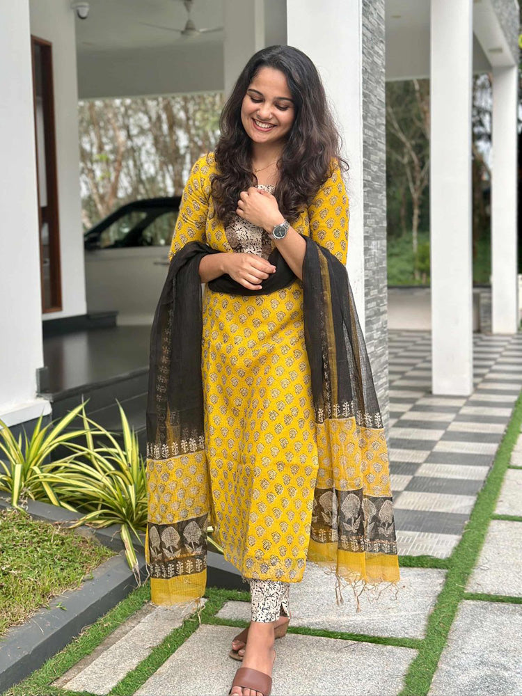 Mustard Muse Kota Doria Suit