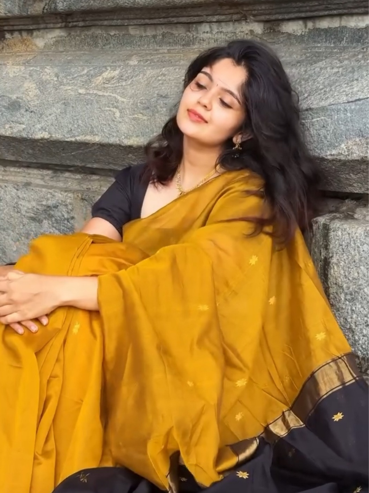 Haldi Shade Maheshwari Butta Handwoven Silk Cotton Saree