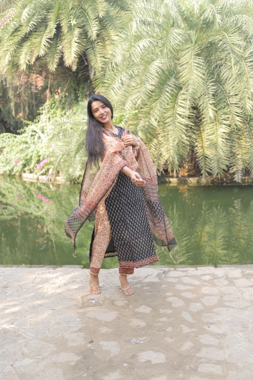Rust and ivory charm Kota Doria Suit