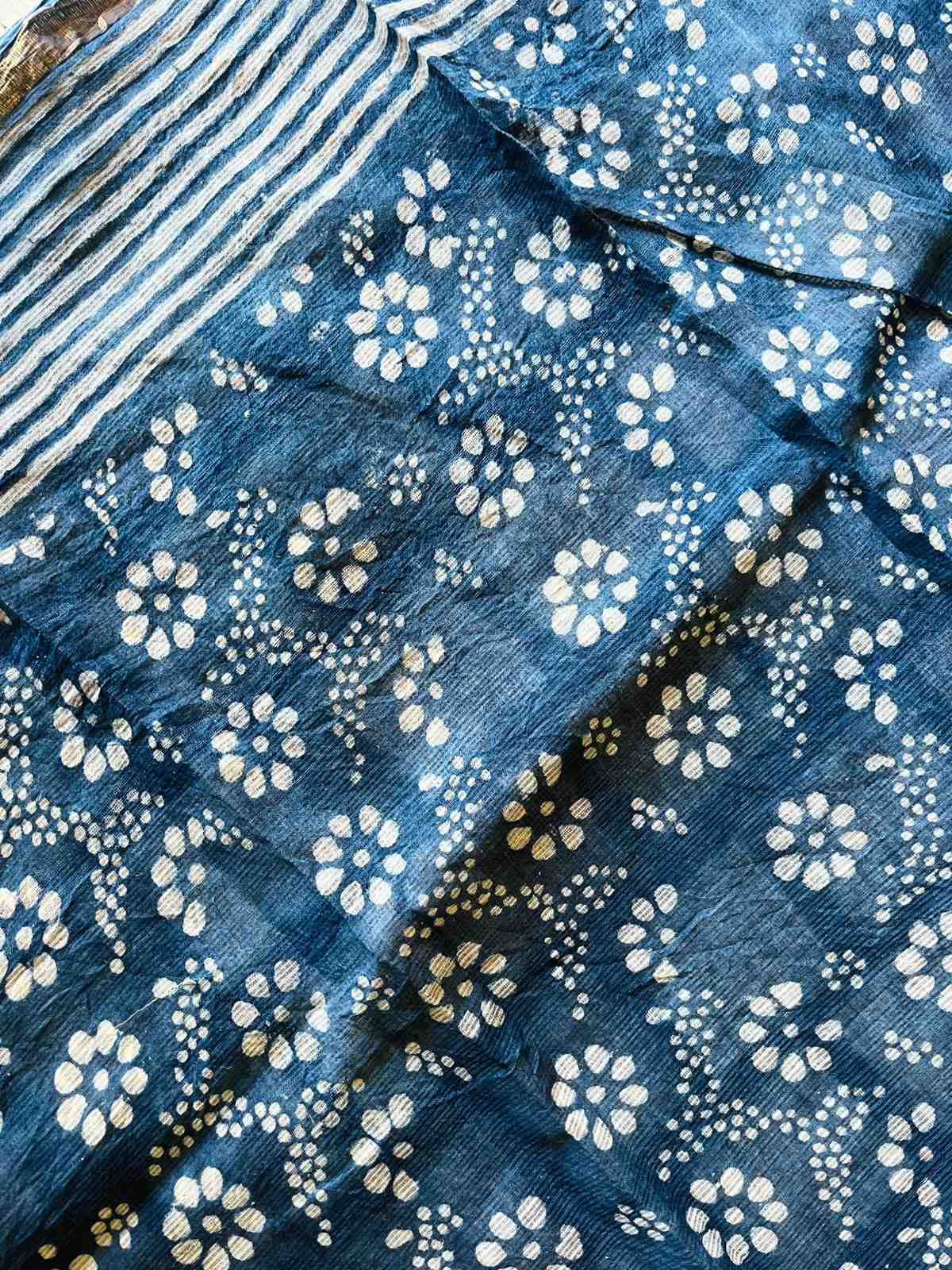 Mira Indigo Bloom saree pallu with flowing lines and a contrasting floral panel