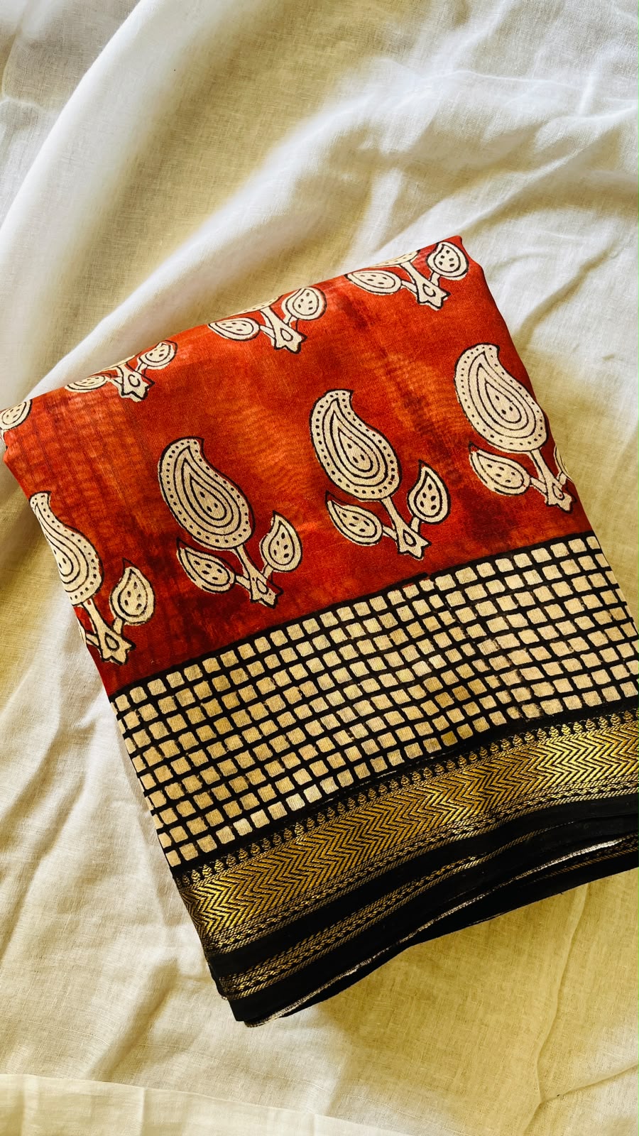 Red paisley pallu of the Agnika Maheswari handblocked saree with ivory motifs