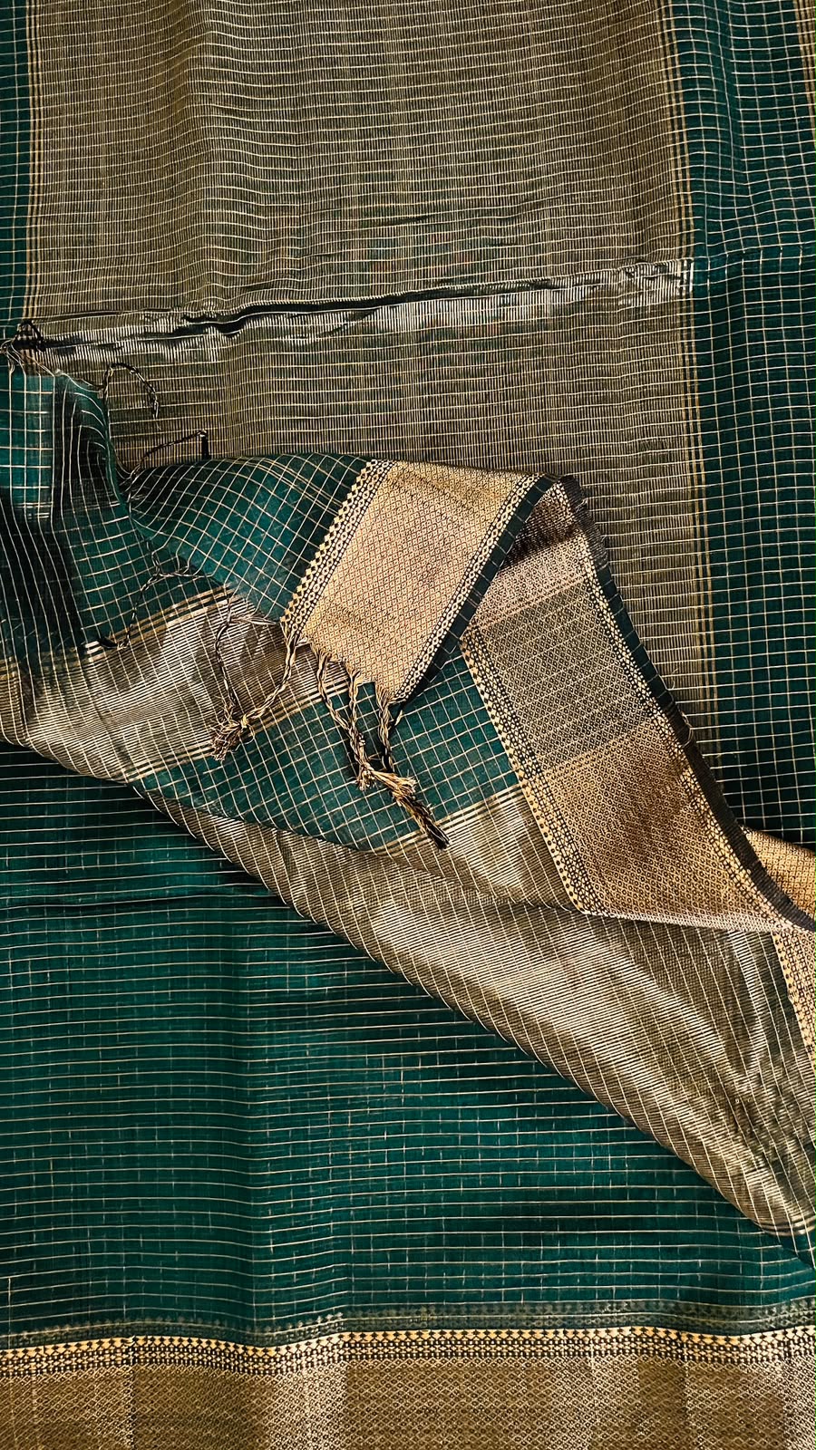 Vanya Green Maheswari Handwoven Silk Cotton Saree border detail