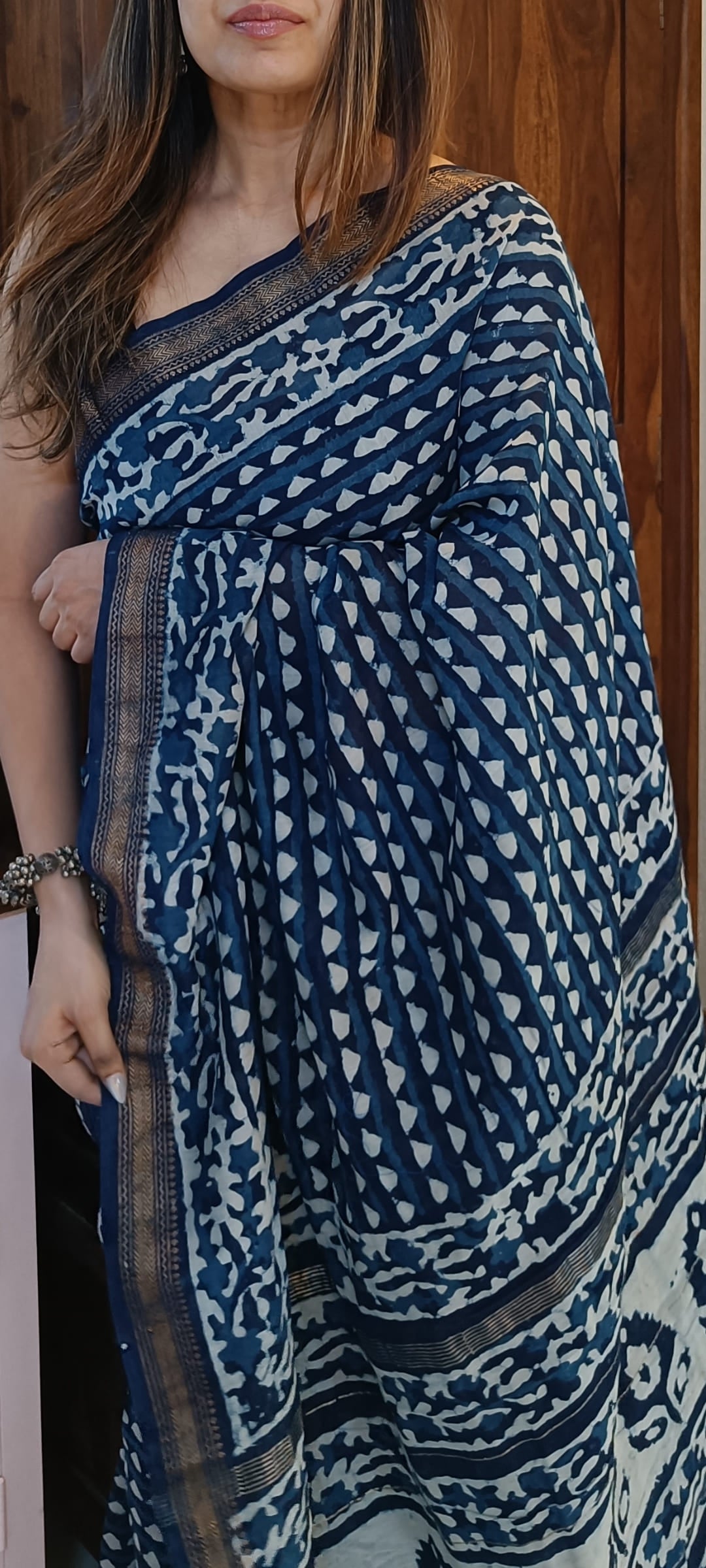 Full-length view of the indigo and ivory Maheswari saree styled on a model